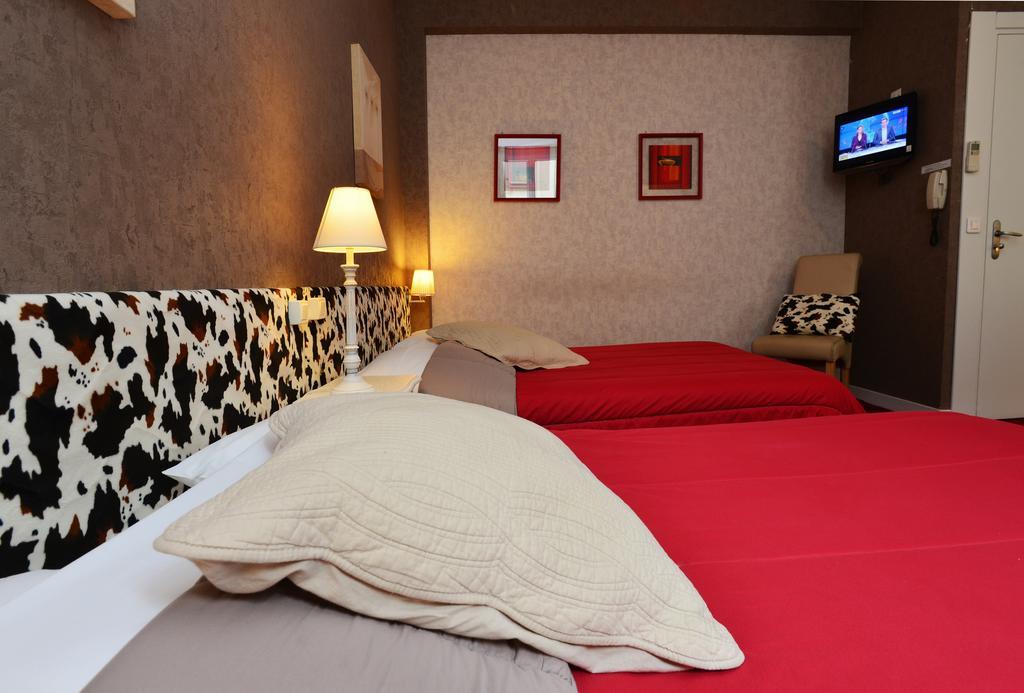 Hotel La Croix Blanche Tarbes Room photo