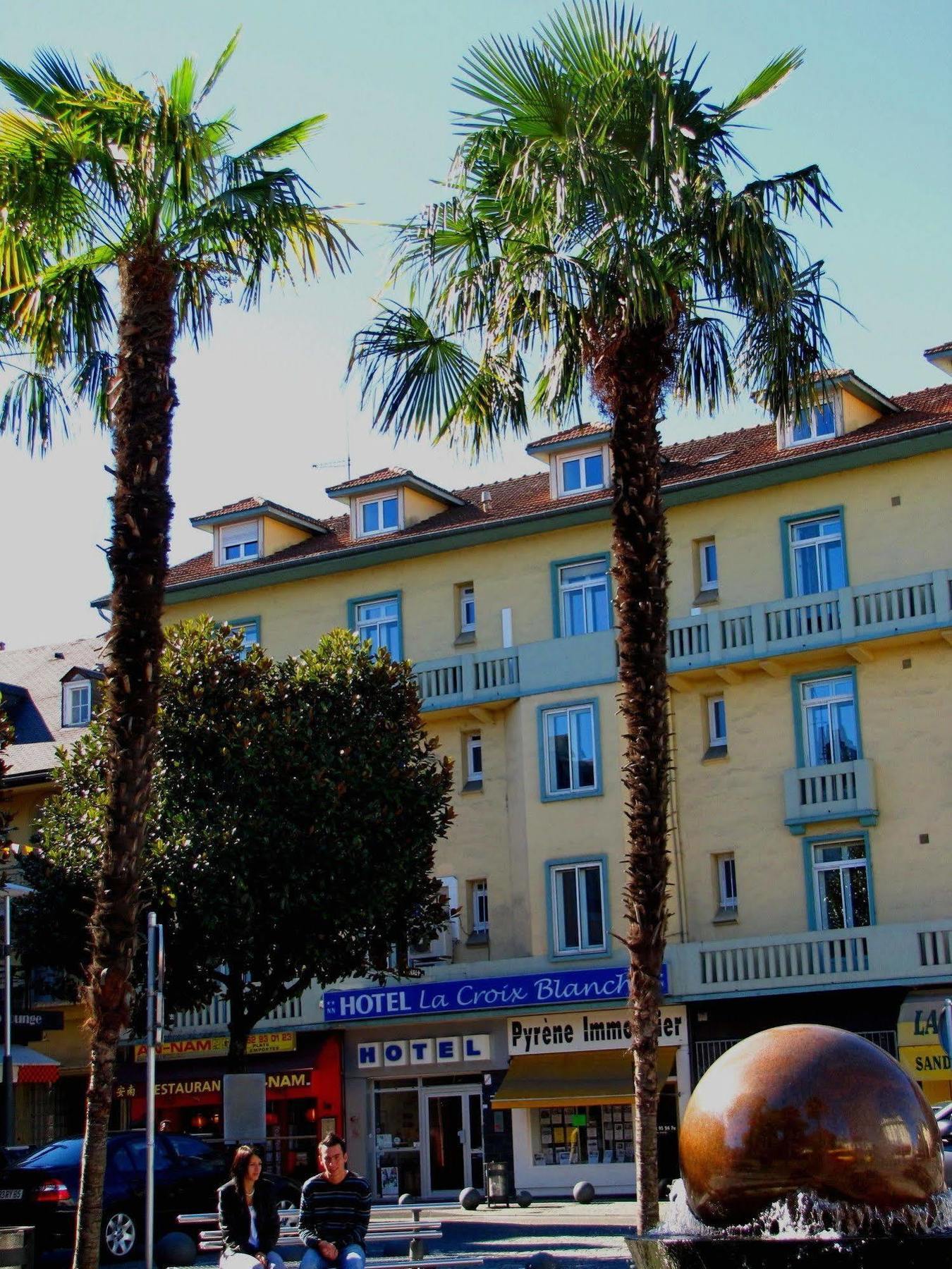 Hotel La Croix Blanche Tarbes Exterior photo